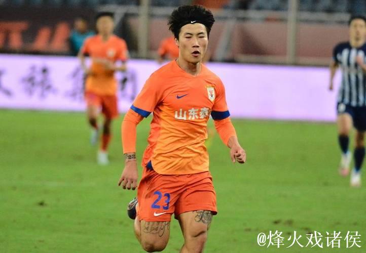 值得称赞,泰山队两新星加练,一天两练,谢文能态度真的没得说 值得称赞,泰山队两新星加练,一天两练,谢文能态度真的没得说